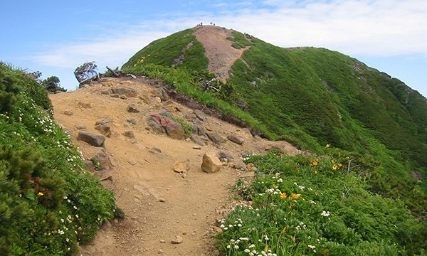 斜里岳 | 日本百名山ガイド | 登山ツアー 山登りツアー 山歩き 旅行｜旅の本棚
